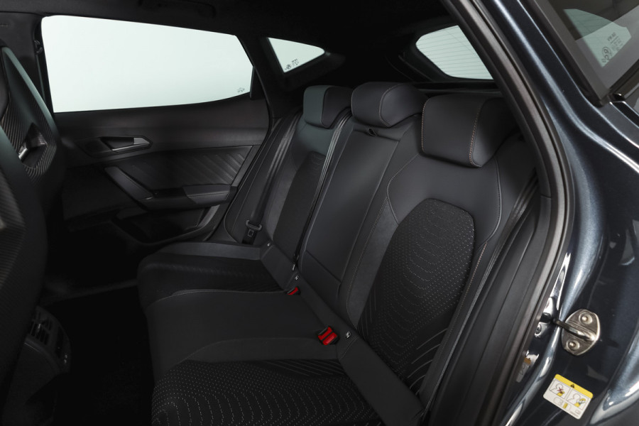 CUPRA Formentor 1.5 TSI e-Hybrid 272 PK VZ Extreme | S/k-Panodak | Dig. Cockpit | Adapt. Cruise | Stoel-+ Stuurverw. PDC | 360 Camera | NAV + App. Connect | ECC | Elek. Klep | LM 19" | 0661