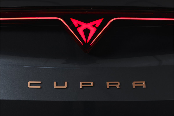 CUPRA Formentor 1.5 TSI e-Hybrid 272 PK VZ Extreme | S/k-Panodak | Dig. Cockpit | Adapt. Cruise | Stoel-+ Stuurverw. PDC | 360 Camera | NAV + App. Connect | ECC | Elek. Klep | LM 19" | 0661