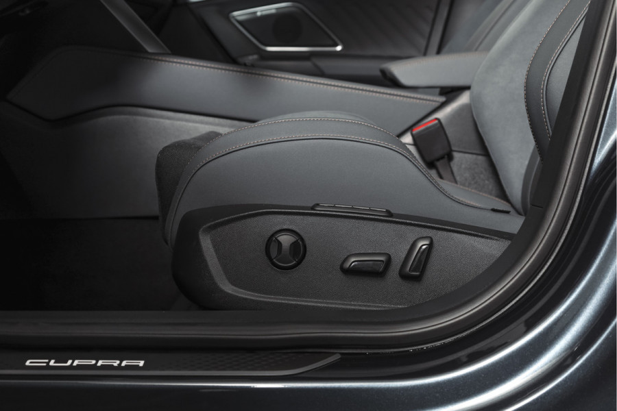 CUPRA Formentor 1.5 TSI e-Hybrid 272 PK VZ Extreme | S/k-Panodak | Dig. Cockpit | Adapt. Cruise | Stoel-+ Stuurverw. PDC | 360 Camera | NAV + App. Connect | ECC | Elek. Klep | LM 19" | 0661
