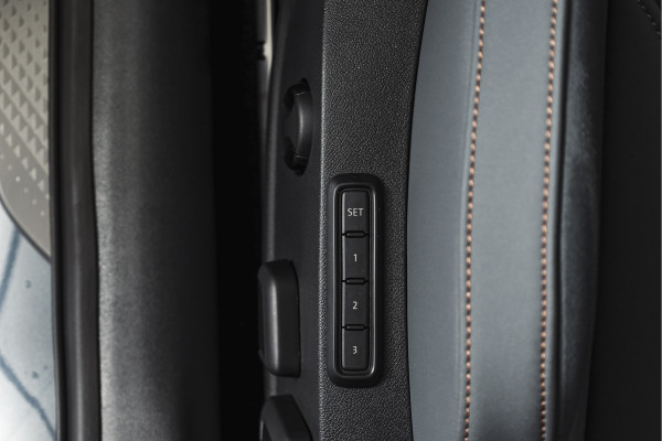 CUPRA Formentor 1.5 TSI e-Hybrid 272 PK VZ Extreme | S/k-Panodak | Dig. Cockpit | Adapt. Cruise | Stoel-+ Stuurverw. PDC | 360 Camera | NAV + App. Connect | ECC | Elek. Klep | LM 19" | 0661