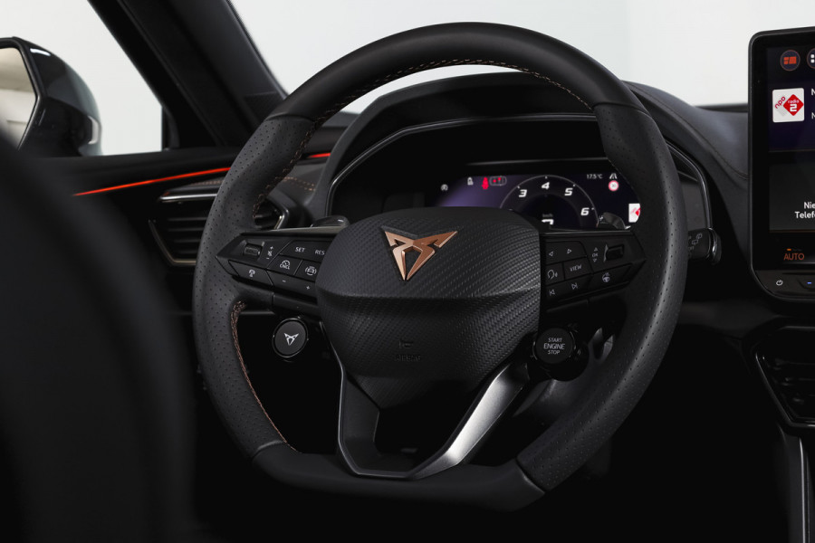 CUPRA Formentor 1.5 TSI e-Hybrid 272 PK VZ Extreme | S/k-Panodak | Dig. Cockpit | Adapt. Cruise | Stoel-+ Stuurverw. PDC | 360 Camera | NAV + App. Connect | ECC | Elek. Klep | LM 19" | 7976