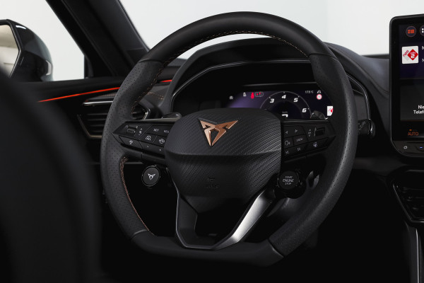 CUPRA Formentor 1.5 TSI e-Hybrid 272 PK VZ Extreme | S/k-Panodak | Dig. Cockpit | Adapt. Cruise | Stoel-+ Stuurverw. PDC | 360 Camera | NAV + App. Connect | ECC | Elek. Klep | LM 19" | 7976