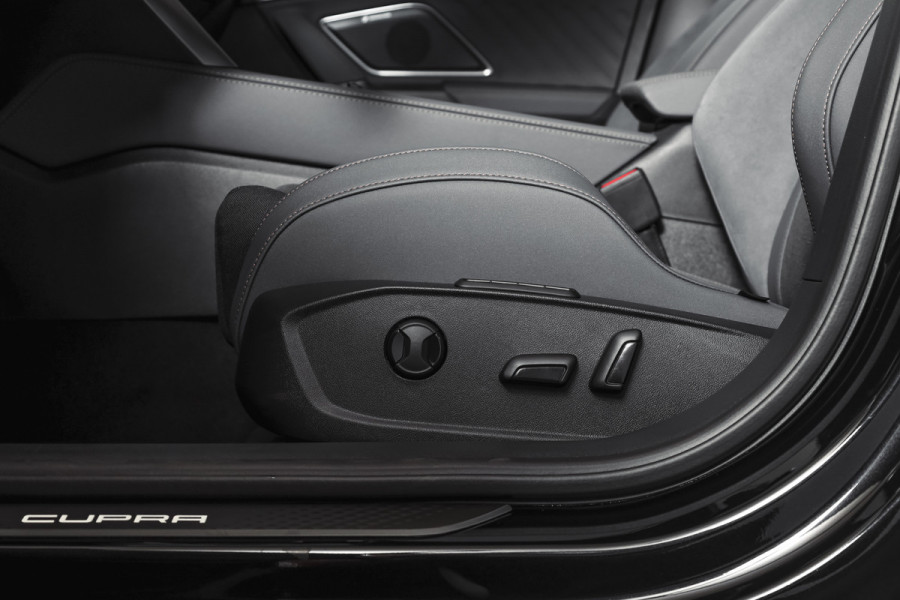 CUPRA Formentor 1.5 TSI e-Hybrid 272 PK VZ Extreme | S/k-Panodak | Dig. Cockpit | Adapt. Cruise | Stoel-+ Stuurverw. PDC | 360 Camera | NAV + App. Connect | ECC | Elek. Klep | LM 19" | 7976