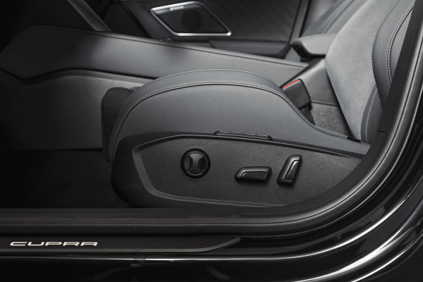 CUPRA Formentor 1.5 TSI e-Hybrid 272 PK VZ Extreme | S/k-Panodak | Dig. Cockpit | Adapt. Cruise | Stoel-+ Stuurverw. PDC | 360 Camera | NAV + App. Connect | ECC | Elek. Klep | LM 19" | 7976