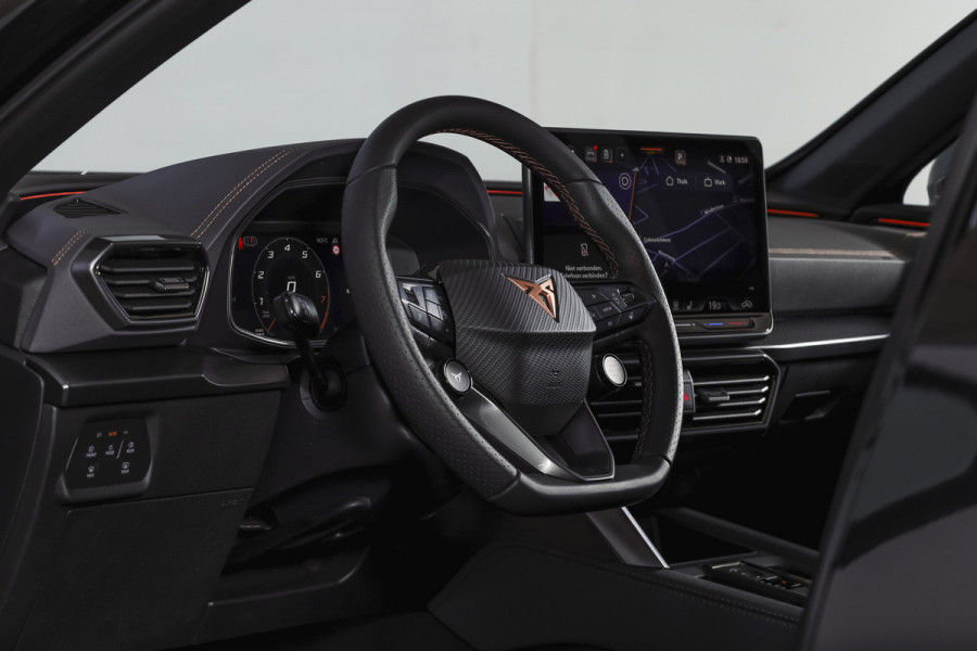 CUPRA Formentor 1.5 TSI e-Hybrid 272 PK VZ Extreme | S/k-Panodak | Dig. Cockpit | Adapt. Cruise | Stoel-+ Stuurverw. PDC | 360 Camera | NAV + App. Connect | ECC | Elek. Klep | LM 19" | 7976
