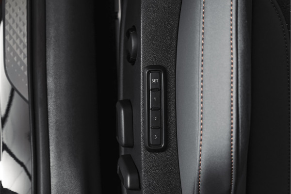 CUPRA Formentor 1.5 TSI e-Hybrid 272 PK VZ Extreme | S/k-Panodak | Dig. Cockpit | Adapt. Cruise | Stoel-+ Stuurverw. PDC | 360 Camera | NAV + App. Connect | ECC | Elek. Klep | LM 19" | 7976