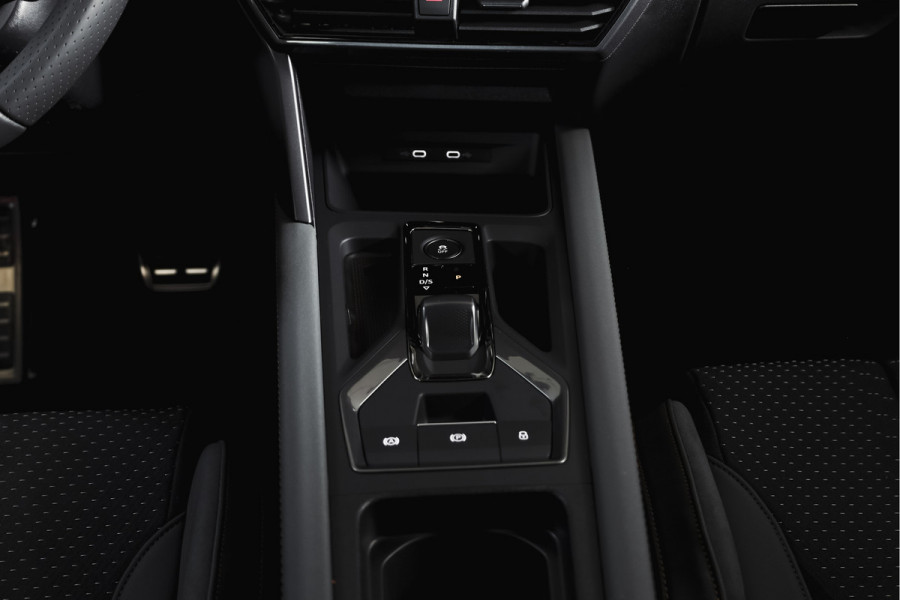 CUPRA Formentor 1.5 TSI e-Hybrid 272 PK VZ Extreme | S/k-Panodak | Dig. Cockpit | Adapt. Cruise | Stoel-+ Stuurverw. PDC | 360 Camera | NAV + App. Connect | ECC | Elek. Klep | LM 19" | 7976
