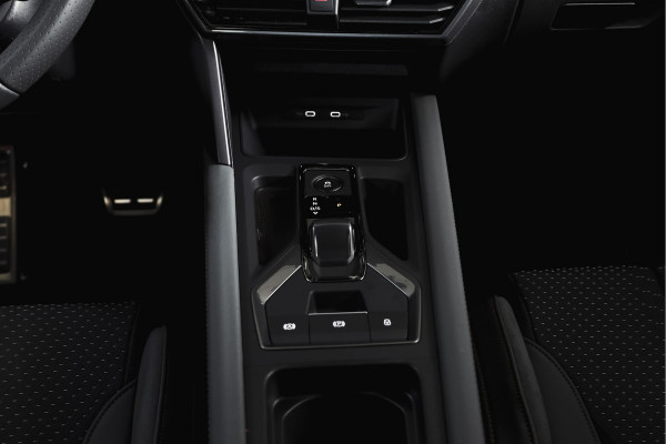 CUPRA Formentor 1.5 TSI e-Hybrid 272 PK VZ Extreme | S/k-Panodak | Dig. Cockpit | Adapt. Cruise | Stoel-+ Stuurverw. PDC | 360 Camera | NAV + App. Connect | ECC | Elek. Klep | LM 19" | 7976