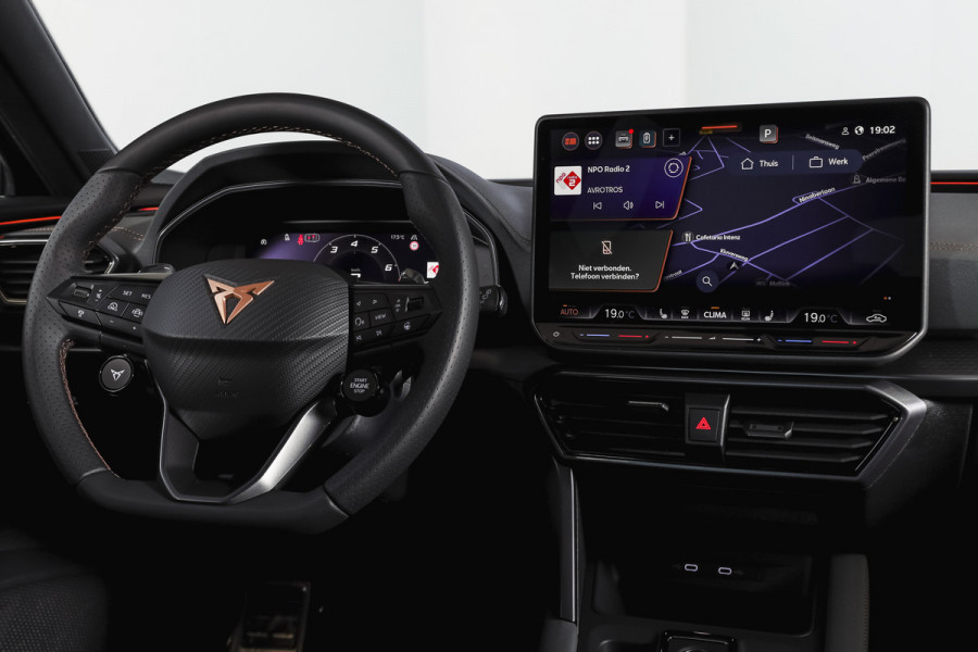 CUPRA Formentor 1.5 TSI e-Hybrid 272 PK VZ Extreme | S/k-Panodak | Dig. Cockpit | Adapt. Cruise | Stoel-+ Stuurverw. PDC | 360 Camera | NAV + App. Connect | ECC | Elek. Klep | LM 19" | 7976