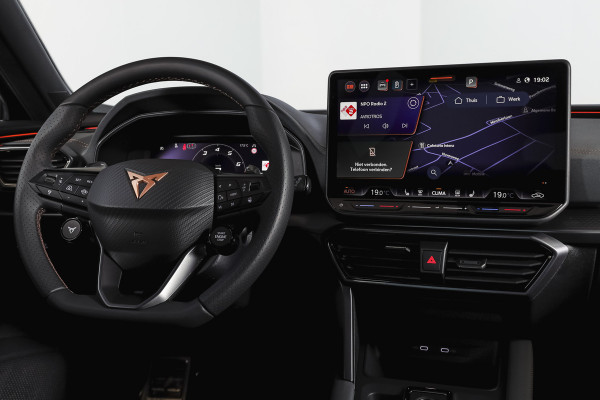 CUPRA Formentor 1.5 TSI e-Hybrid 272 PK VZ Extreme | S/k-Panodak | Dig. Cockpit | Adapt. Cruise | Stoel-+ Stuurverw. PDC | 360 Camera | NAV + App. Connect | ECC | Elek. Klep | LM 19" | 7976