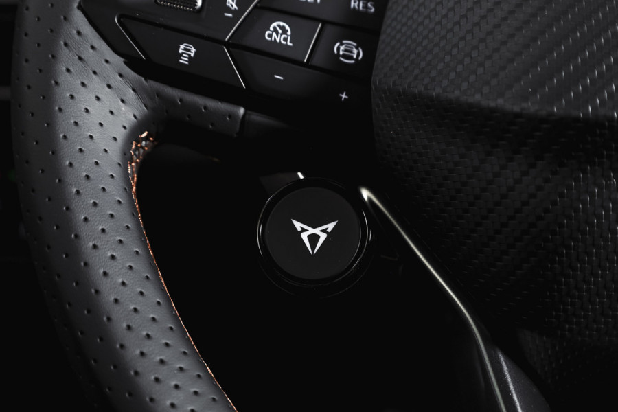 CUPRA Formentor 1.5 TSI e-Hybrid 272 PK VZ Extreme | S/k-Panodak | Dig. Cockpit | Adapt. Cruise | Stoel-+ Stuurverw. PDC | 360 Camera | NAV + App. Connect | ECC | Elek. Klep | LM 19" | 7976