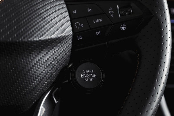 CUPRA Formentor 1.5 TSI e-Hybrid 272 PK VZ Extreme | S/k-Panodak | Dig. Cockpit | Adapt. Cruise | Stoel-+ Stuurverw. PDC | 360 Camera | NAV + App. Connect | ECC | Elek. Klep | LM 19" | 7976