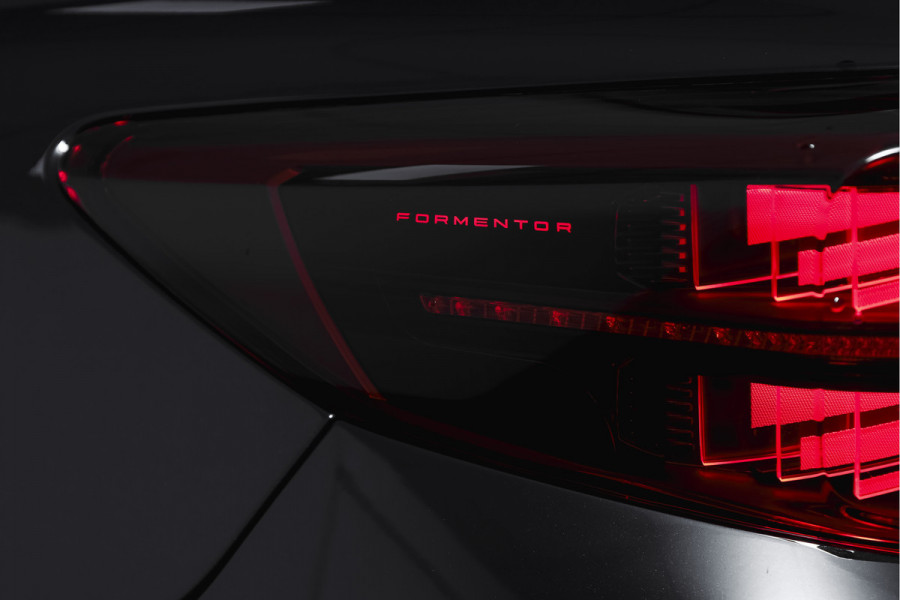 CUPRA Formentor 1.5 TSI e-Hybrid 272 PK VZ Extreme | S/k-Panodak | Dig. Cockpit | Adapt. Cruise | Stoel-+ Stuurverw. PDC | 360 Camera | NAV + App. Connect | ECC | Elek. Klep | LM 19" | 7976