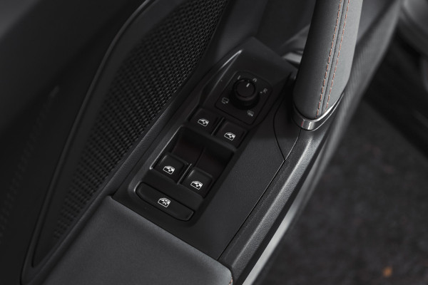 CUPRA Formentor 1.5 TSI e-Hybrid 272 PK VZ Extreme | S/k-Panodak | Dig. Cockpit | Adapt. Cruise | Stoel-+ Stuurverw. PDC | 360 Camera | NAV + App. Connect | ECC | Elek. Klep | LM 19" | 7976