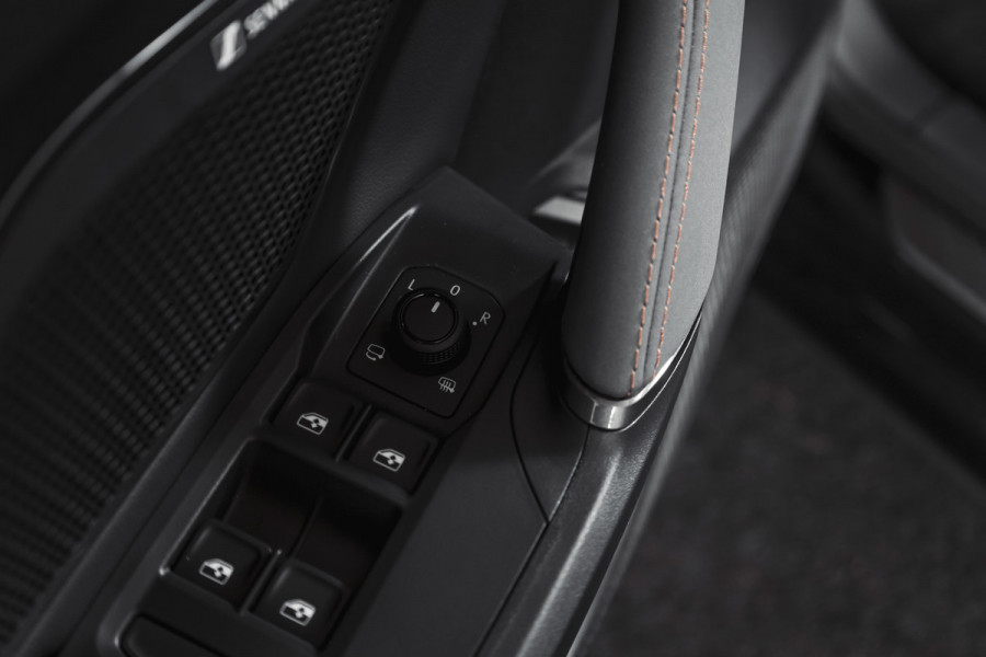 CUPRA Formentor 1.5 TSI e-Hybrid 272 PK VZ Extreme | S/k-Panodak | Dig. Cockpit | Adapt. Cruise | Stoel-+ Stuurverw. PDC | 360 Camera | NAV + App. Connect | ECC | Elek. Klep | LM 19" | 7976