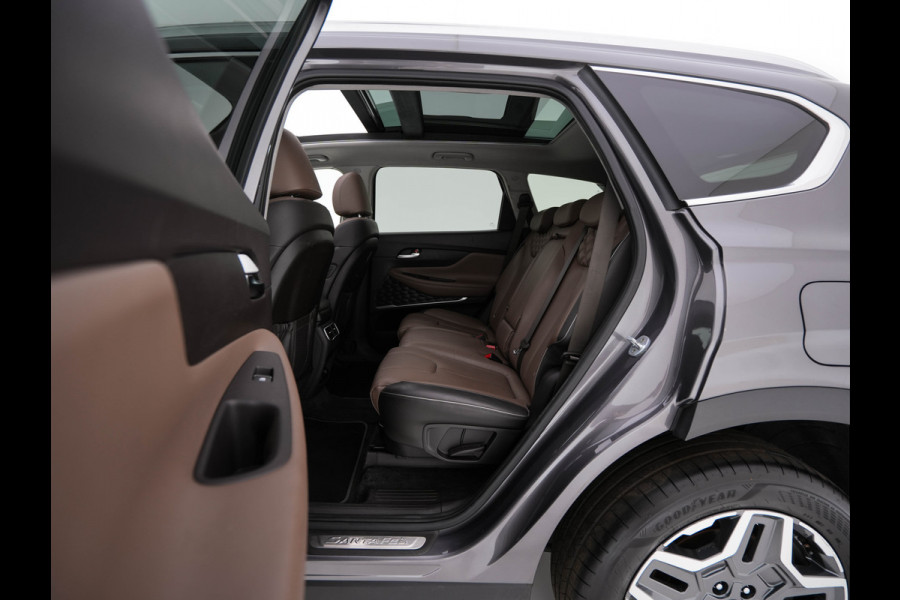 Hyundai Santa Fe 1.6 T-GDI Comfort Smart Sky AWD [ 7-Pers. ] {SoH-100%} (Plug-In) (INCL-BTW) *PANO | LEATHER | FULL-LED | ADAPTIVE-CRUISE | BLINDSPOT | MEMORY-PACK | DIGI-COCKPIT | SHIFTPADDLES | PRIVACYGLASS | NAVI-FULLMAP | KEYLESS | TOWBAR | CARBON | 19''ALU*