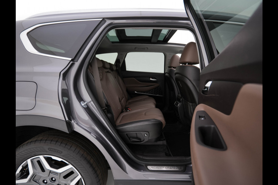 Hyundai Santa Fe 1.6 T-GDI Comfort Smart Sky AWD [ 7-Pers. ] {SoH-100%} (Plug-In) (INCL-BTW) *PANO | LEATHER | FULL-LED | ADAPTIVE-CRUISE | BLINDSPOT | MEMORY-PACK | DIGI-COCKPIT | SHIFTPADDLES | PRIVACYGLASS | NAVI-FULLMAP | KEYLESS | TOWBAR | CARBON | 19''ALU*