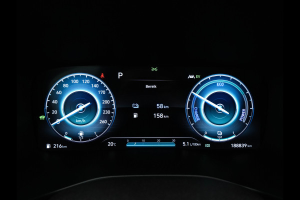 Hyundai Santa Fe 1.6 T-GDI Comfort Smart Sky AWD [ 7-Pers. ] {SoH-100%} (Plug-In) (INCL-BTW) *PANO | LEATHER | FULL-LED | ADAPTIVE-CRUISE | BLINDSPOT | MEMORY-PACK | DIGI-COCKPIT | SHIFTPADDLES | PRIVACYGLASS | NAVI-FULLMAP | KEYLESS | TOWBAR | CARBON | 19''ALU*
