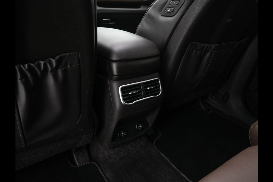 Hyundai Santa Fe 1.6 T-GDI Comfort Smart Sky AWD [ 7-Pers. ] {SoH-100%} (Plug-In) (INCL-BTW) *PANO | LEATHER | FULL-LED | ADAPTIVE-CRUISE | BLINDSPOT | MEMORY-PACK | DIGI-COCKPIT | SHIFTPADDLES | PRIVACYGLASS | NAVI-FULLMAP | KEYLESS | TOWBAR | CARBON | 19''ALU*