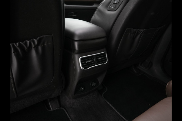 Hyundai Santa Fe 1.6 T-GDI Comfort Smart Sky AWD [ 7-Pers. ] {SoH-100%} (Plug-In) (INCL-BTW) *PANO | LEATHER | FULL-LED | ADAPTIVE-CRUISE | BLINDSPOT | MEMORY-PACK | DIGI-COCKPIT | SHIFTPADDLES | PRIVACYGLASS | NAVI-FULLMAP | KEYLESS | TOWBAR | CARBON | 19''ALU*