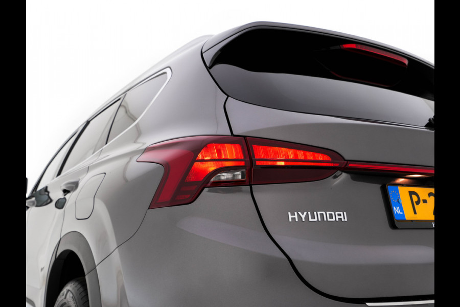 Hyundai Santa Fe 1.6 T-GDI Comfort Smart Sky AWD [ 7-Pers. ] {SoH-100%} (Plug-In) (INCL-BTW) *PANO | LEATHER | FULL-LED | ADAPTIVE-CRUISE | BLINDSPOT | MEMORY-PACK | DIGI-COCKPIT | SHIFTPADDLES | PRIVACYGLASS | NAVI-FULLMAP | KEYLESS | TOWBAR | CARBON | 19''ALU*