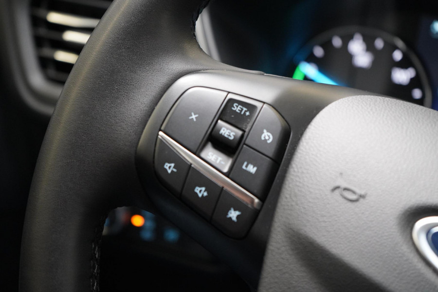 Ford Kuga 2.5 PHEV Cool & Sound | SoH 75% | All-seasonbanden | Trekhaak | stoelverwarming