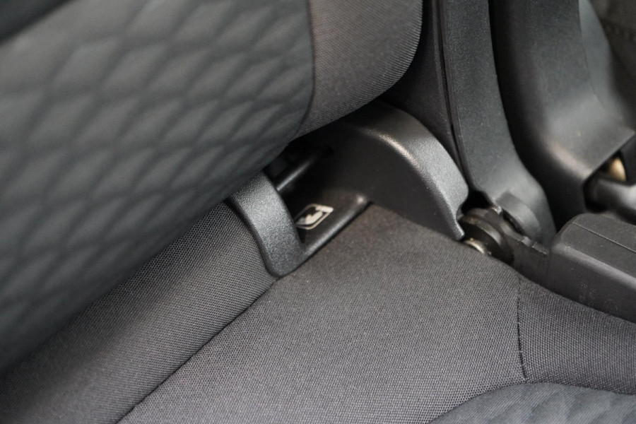 Ford Kuga 2.5 PHEV Cool & Sound | SoH 75% | All-seasonbanden | Trekhaak | stoelverwarming