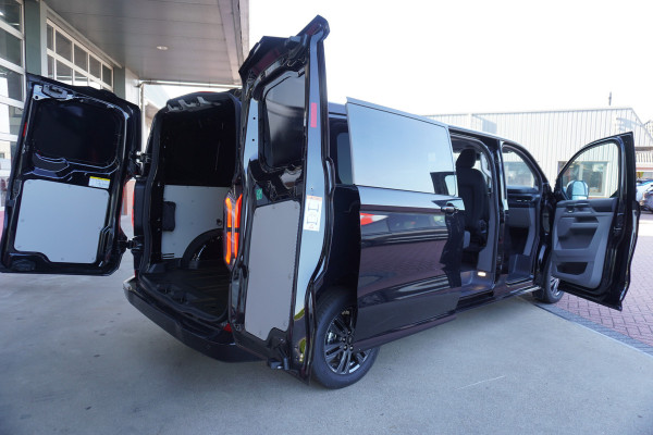 Ford E-Transit Cust. 320 L2H1 Limited 71 kWh 160KW/218PK Dubbelcab. Automaat nr. V087 | Airco | Adap.Cruise | Navi | 360 Camera | Schuifdeur L+R