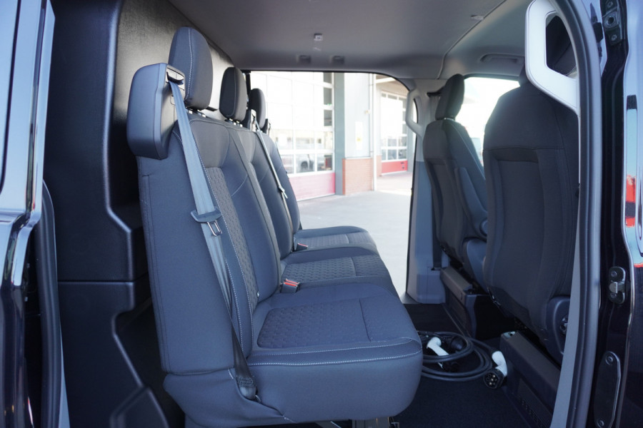 Ford E-Transit Cust. 320 L2H1 Limited 71 kWh 160KW/218PK Dubbelcab. Automaat nr. V087 | Airco | Adap.Cruise | Navi | 360 Camera | Schuifdeur L+R