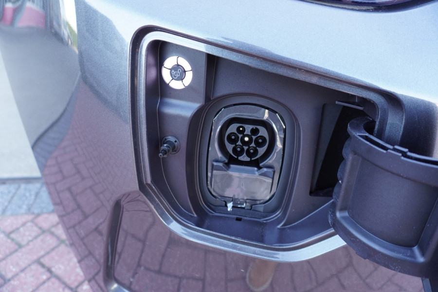 Ford E-Transit Cust. 320 L2H1 Limited 71 kWh 160KW/ 218pk Dubbelcab. Automaat nr. V085 | Airco | Adap.Cruise | Navi | 360 Camera | Schuifdeur L+R