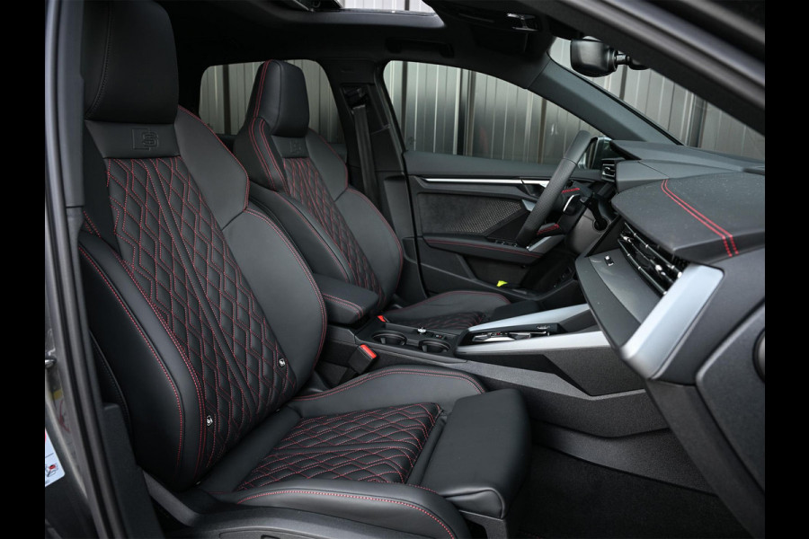 Audi A3 Sportback 45 TFSI e S edition Competition | Panoramadak | 5 jr Garantie | HUD | Sonos Sound | Camera | Ambiance interieur | Active Cruise | S-Seats + Memory | Stoelverwarming | Keyless |