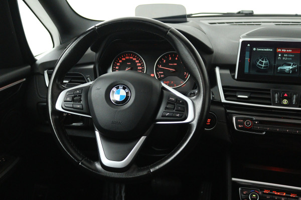 BMW 2 Serie Gran Tourer 220i High Executive (PANORAMADAK, STOELVERWARMING, TREKHAAK, CAMERA)