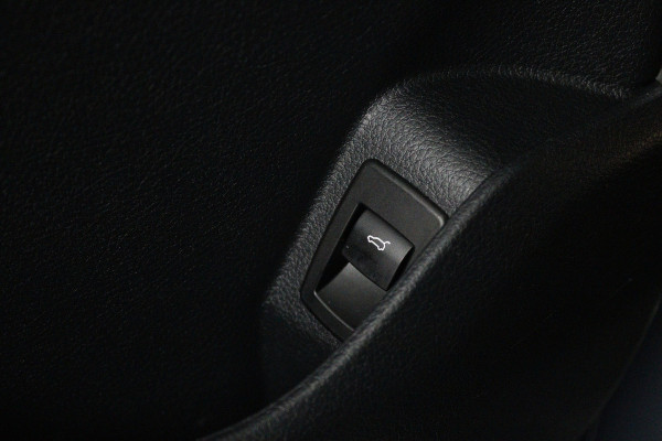 BMW 2 Serie Gran Tourer 220i High Executive (PANORAMADAK, STOELVERWARMING, TREKHAAK, CAMERA)