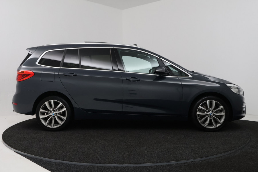 BMW 2 Serie Gran Tourer 220i High Executive (PANORAMADAK, STOELVERWARMING, TREKHAAK, CAMERA)