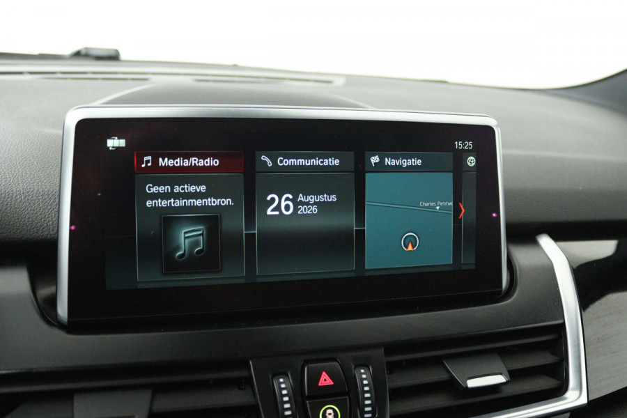 BMW 2 Serie Gran Tourer 220i High Executive (PANORAMADAK, STOELVERWARMING, TREKHAAK, CAMERA)