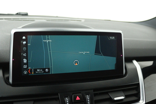 BMW 2 Serie Gran Tourer 220i High Executive (PANORAMADAK, STOELVERWARMING, TREKHAAK, CAMERA)