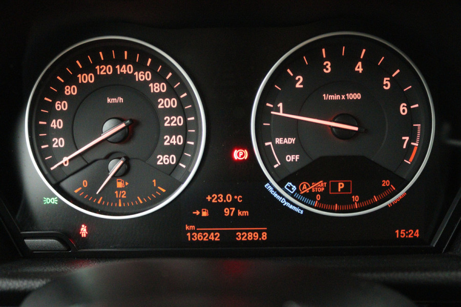 BMW 2 Serie Gran Tourer 220i High Executive (PANORAMADAK, STOELVERWARMING, TREKHAAK, CAMERA)