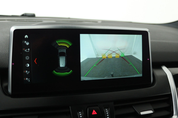 BMW 2 Serie Gran Tourer 220i High Executive (PANORAMADAK, STOELVERWARMING, TREKHAAK, CAMERA)