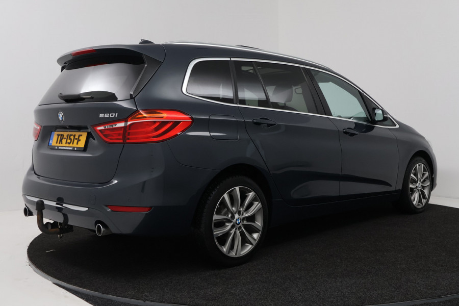 BMW 2 Serie Gran Tourer 220i High Executive (PANORAMADAK, STOELVERWARMING, TREKHAAK, CAMERA)