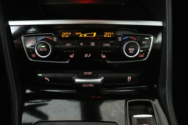 BMW 2 Serie Gran Tourer 220i High Executive (PANORAMADAK, STOELVERWARMING, TREKHAAK, CAMERA)