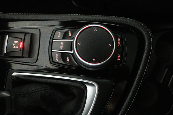 BMW 2 Serie Gran Tourer 220i High Executive (PANORAMADAK, STOELVERWARMING, TREKHAAK, CAMERA)