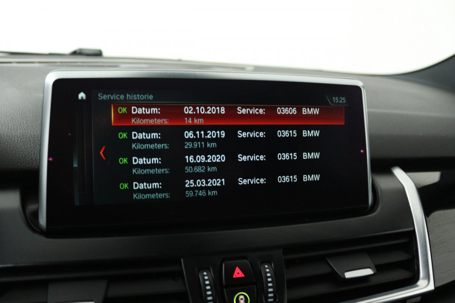 BMW 2 Serie Gran Tourer 220i High Executive (PANORAMADAK, STOELVERWARMING, TREKHAAK, CAMERA)