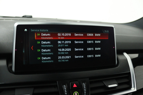 BMW 2 Serie Gran Tourer 220i High Executive (PANORAMADAK, STOELVERWARMING, TREKHAAK, CAMERA)