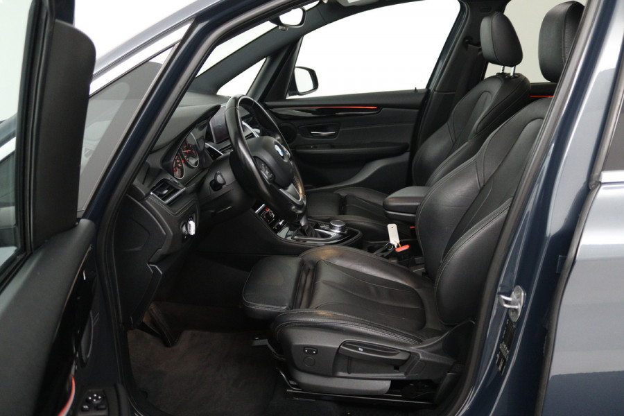 BMW 2 Serie Gran Tourer 220i High Executive (PANORAMADAK, STOELVERWARMING, TREKHAAK, CAMERA)