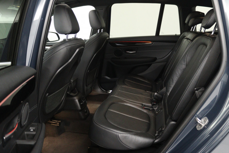 BMW 2 Serie Gran Tourer 220i High Executive (PANORAMADAK, STOELVERWARMING, TREKHAAK, CAMERA)