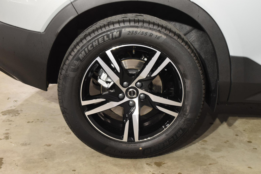 Volvo XC40 B4 211PK Automaat Plus Dark / Adaptive Cruise control / Harman Kardon / Elektrisch verstelbare stoelen met geheugen / Stoel- en stuurverwarming / Elektrisch panorama schuifdak / Extra getint glas
