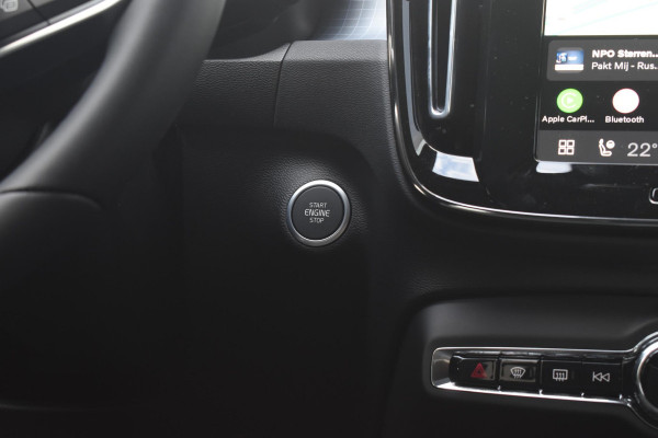 Volvo XC40 B4 211PK Automaat Plus Dark / Adaptive Cruise control / Harman Kardon / Elektrisch verstelbare stoelen met geheugen / Stoel- en stuurverwarming / Elektrisch panorama schuifdak / Extra getint glas
