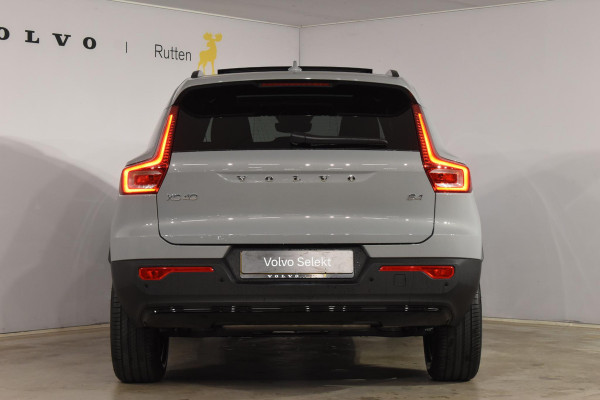 Volvo XC40 B4 211PK Automaat Plus Dark / Adaptive Cruise control / Harman Kardon / Elektrisch verstelbare stoelen met geheugen / Stoel- en stuurverwarming / Elektrisch panorama schuifdak / Extra getint glas
