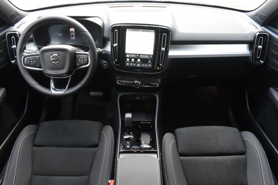 Volvo XC40 B4 211PK Automaat Plus Dark / Adaptive Cruise control / Harman Kardon / Elektrisch verstelbare stoelen met geheugen / Stoel- en stuurverwarming / Elektrisch panorama schuifdak / Extra getint glas