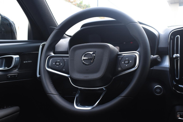 Volvo XC40 B4 211PK Automaat Plus Dark / Adaptive Cruise control / Harman Kardon / Elektrisch verstelbare stoelen met geheugen / Stoel- en stuurverwarming / Elektrisch panorama schuifdak / Extra getint glas
